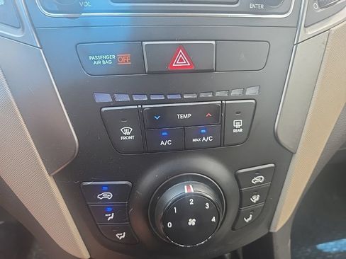 Used 2017 Hyundai Santa Fe Sport FWD image 17