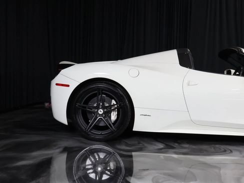 Used 2012 Ferrari 458 Spider RWD image 3