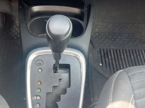 Used 2018 Toyota Yaris LE image 13