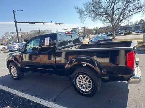 Used 2015 Nissan Frontier SV image 5