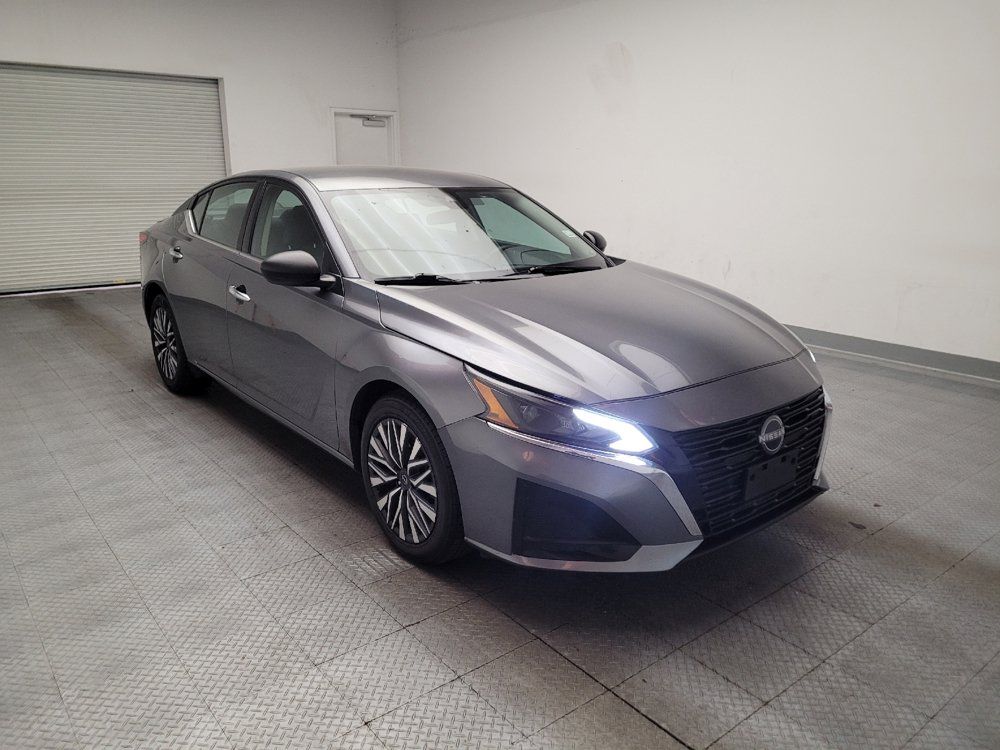 Used 2024 Nissan Altima 2.5 SV FWD image 13