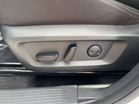 Used 2025 Nissan Rogue SV FWD image 22