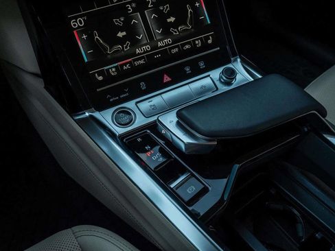 Used 2022 Audi e-tron Premium Plus w/ Premium Plus Package image 19