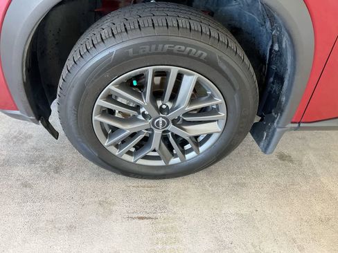 Used 2023 Nissan Rogue S AWD/4WD image 10