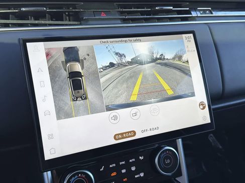 Used 2023 Land Rover Range Rover SE image 16