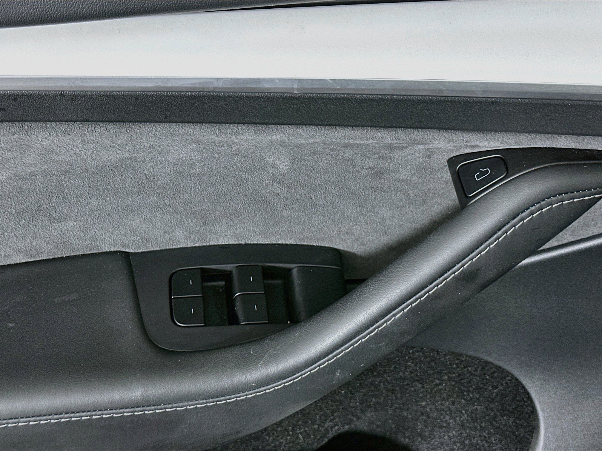 Used 2025 Tesla Model Y Long Range RWD image 15
