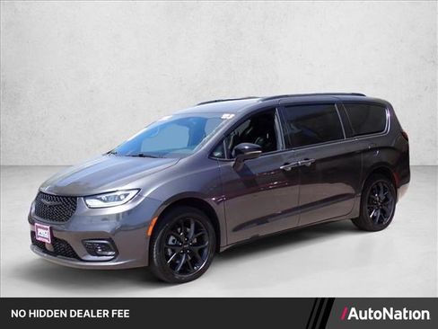 Used 2023 Chrysler Pacifica Limited w/ S Appearance Package AWD/4WD image 1