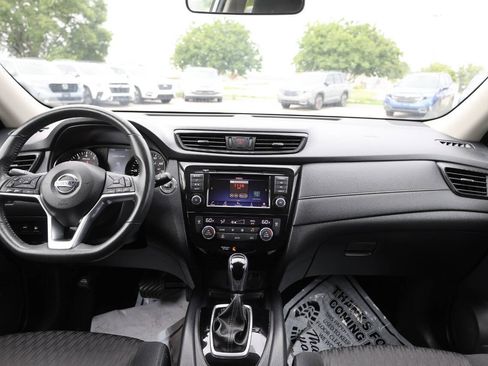 Used 2018 Nissan Rogue SV FWD image 13