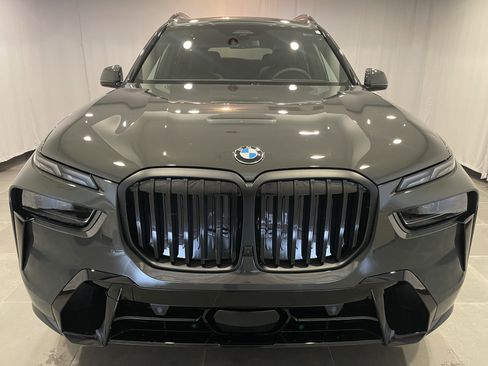 Used 2026 BMW X7 xDrive40i w/ M Sport Package AWD/4WD image 2