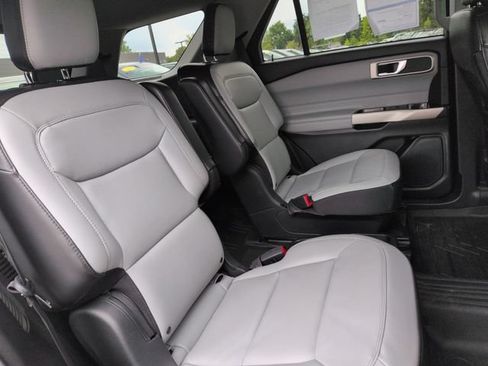 Certified 2021 Ford Explorer XLT w/ Equipment Group 202A AWD/4WD image 17
