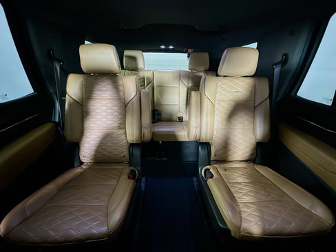 Used 2021 Cadillac Escalade Premium Luxury AWD/4WD image 30