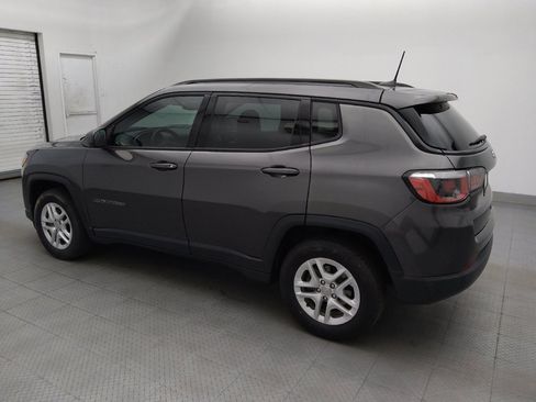 Used 2018 Jeep Compass Sport w/ Tech Group FWD image 3