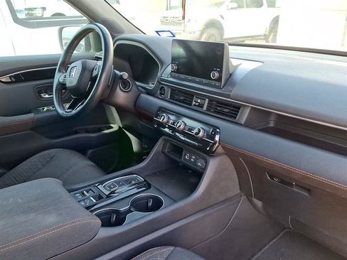 Used 2023 Honda Pilot Sport image 16