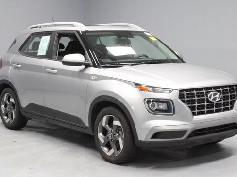 Used 2023 Hyundai Venue SEL FWD image 1