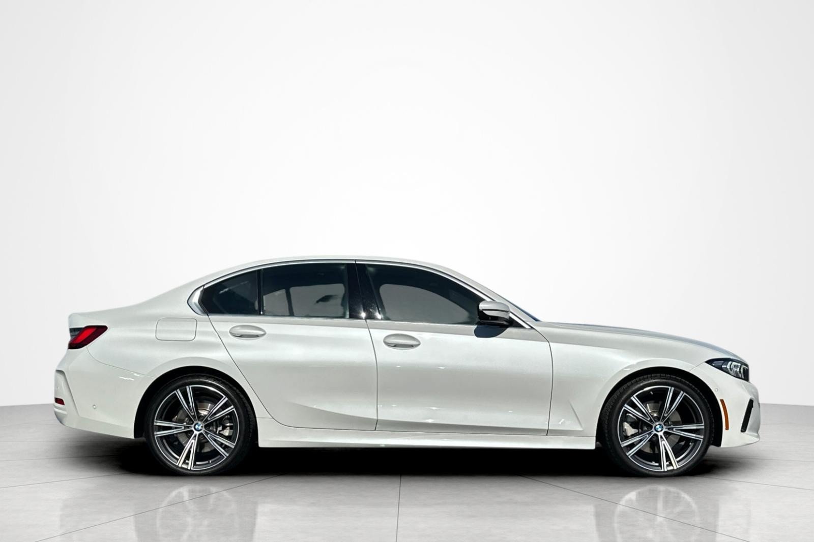 Used 2024 BMW 330i Sedan w/ Convenience Package RWD image 6