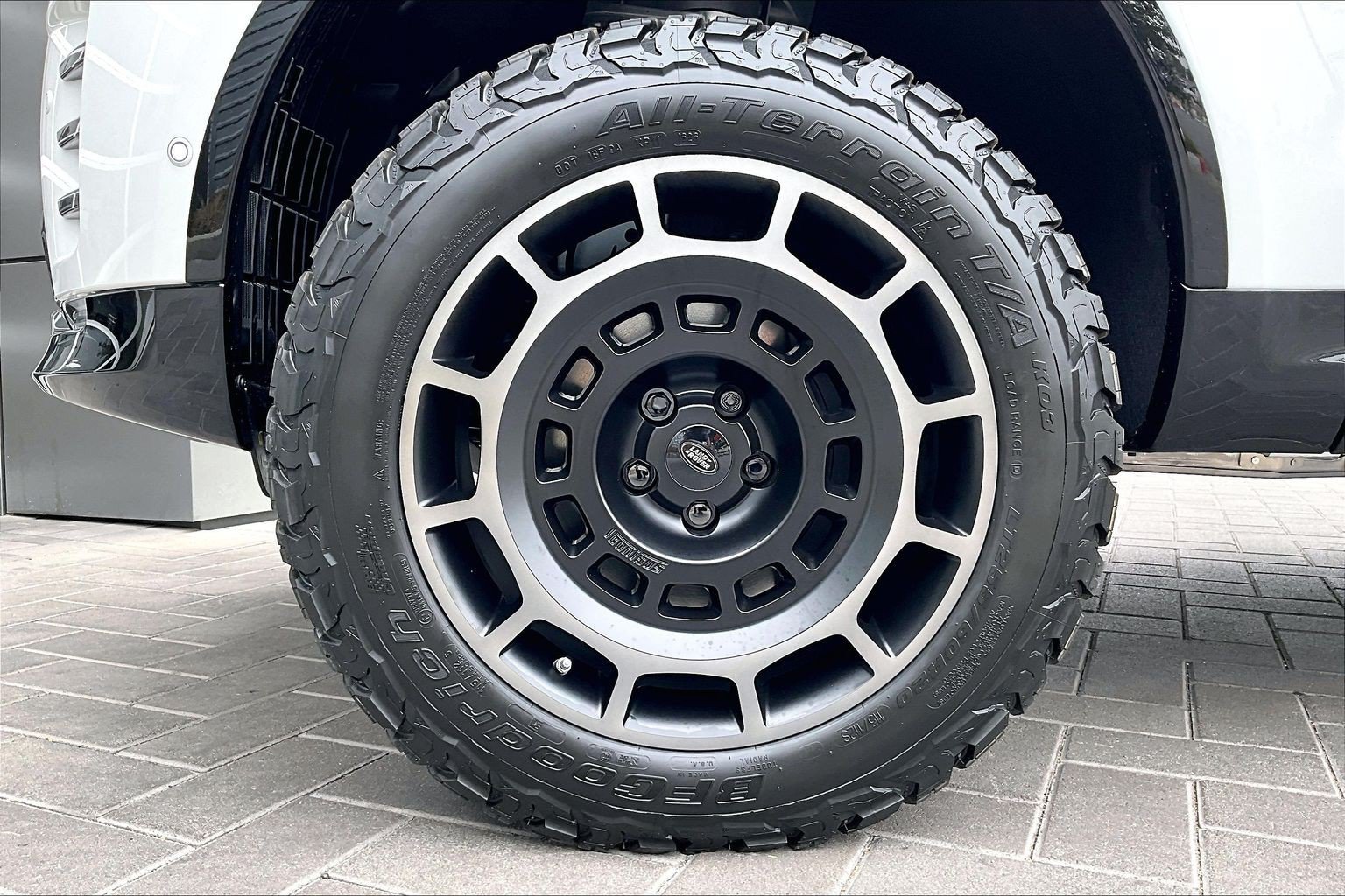 New 2026 Land Rover Discovery Limited Edition AWD/4WD image 13