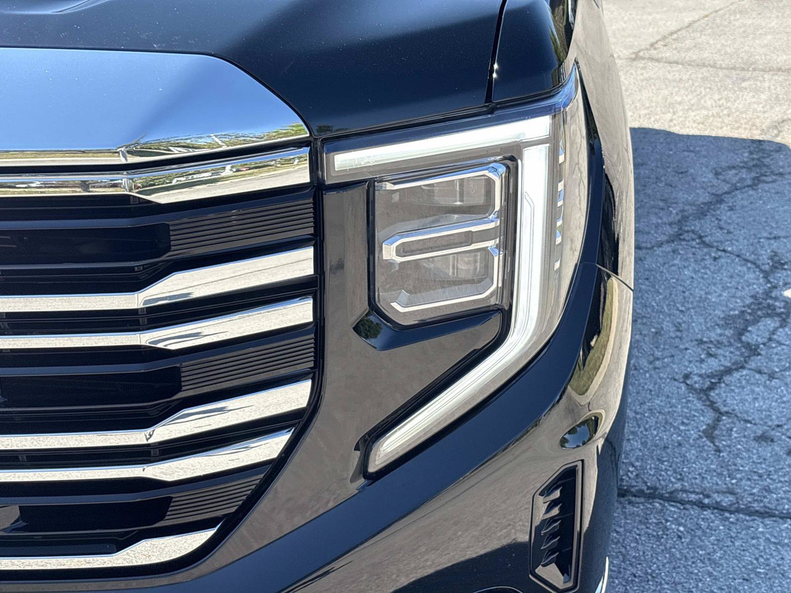 Used 2025 GMC Sierra 1500 SLT w/ SLT Premium Package AWD/4WD image 11
