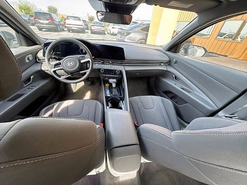 Used 2025 Hyundai Elantra SEL FWD image 10