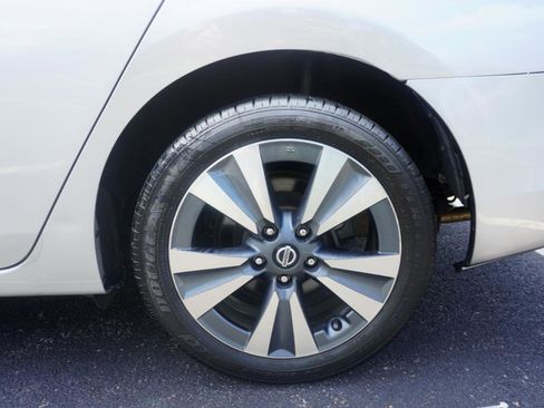 Used 2019 Nissan Sentra SV w/ Special Edition Package FWD image 37