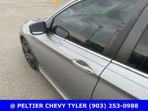 Used 2016 Honda Accord Sport image 9