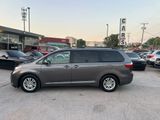 Used 2017 Toyota Sienna XLE image 2