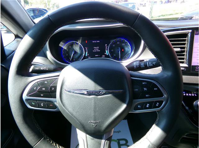 Used 2025 Chrysler Pacifica Select FWD image 8