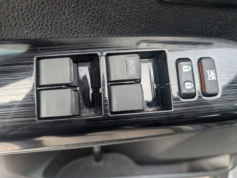 Used 2017 Toyota RAV4 Limited image 11