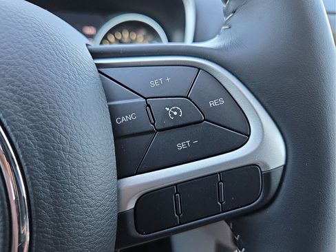 Used 2018 Jeep Compass Latitude w/ Popular Equipment Group image 17