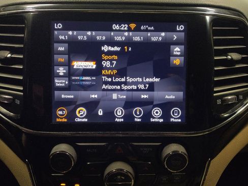 Used 2017 Jeep Grand Cherokee Laredo image 25