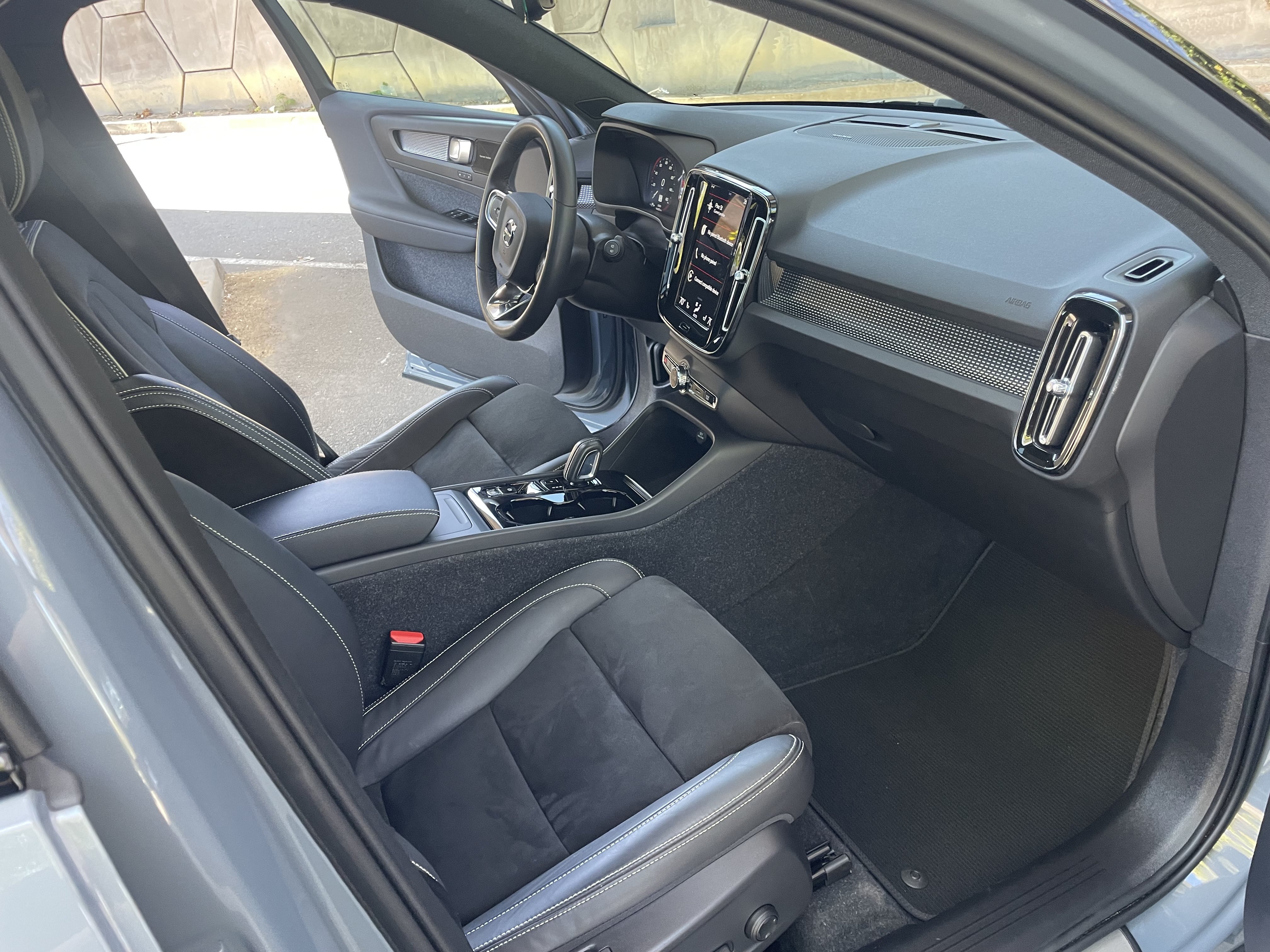 Used 2022 Volvo XC40 T5 R-Design w/ Advanced Package AWD/4WD image 12