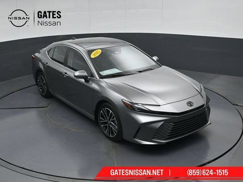 Used 2025 Toyota Camry XLE AWD/4WD image 49