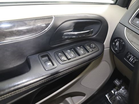 Used 2013 Chrysler Town & Country Touring FWD image 24
