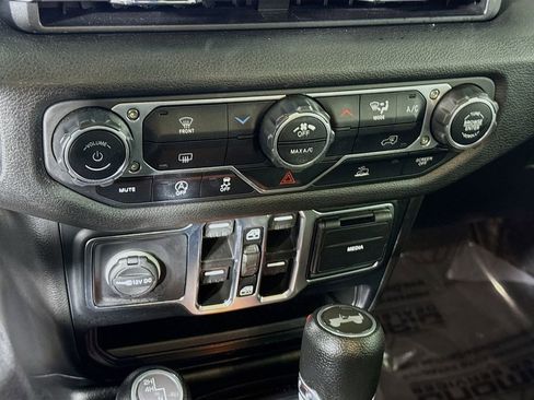 Used 2024 Jeep Wrangler Sport S image 8