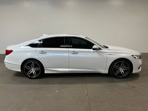 Used 2022 Honda Accord Touring image 2