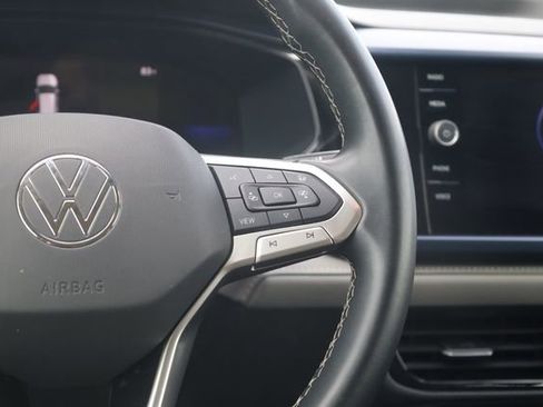 Used 2024 Volkswagen Taos SE FWD image 13