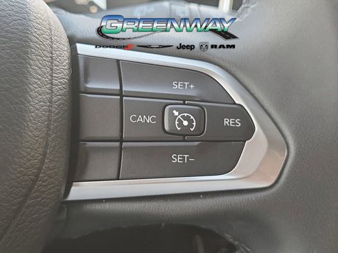 Used 2024 Jeep Compass Latitude image 25