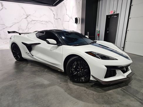 Used 2025 Chevrolet Corvette Z06 w/ Z07 Performance Package RWD image 54