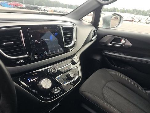 Used 2018 Chrysler Pacifica Touring Plus w/ S Appearance Package FWD image 7