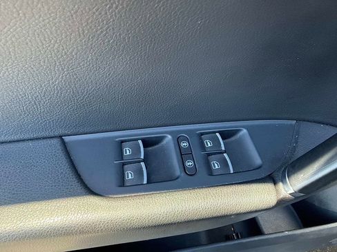 Used 2016 Volkswagen Touareg Sport image 21