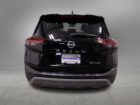 Used 2023 Nissan Rogue SV image 4