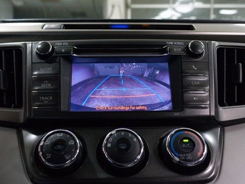 Used 2013 Toyota RAV4 LE image 14