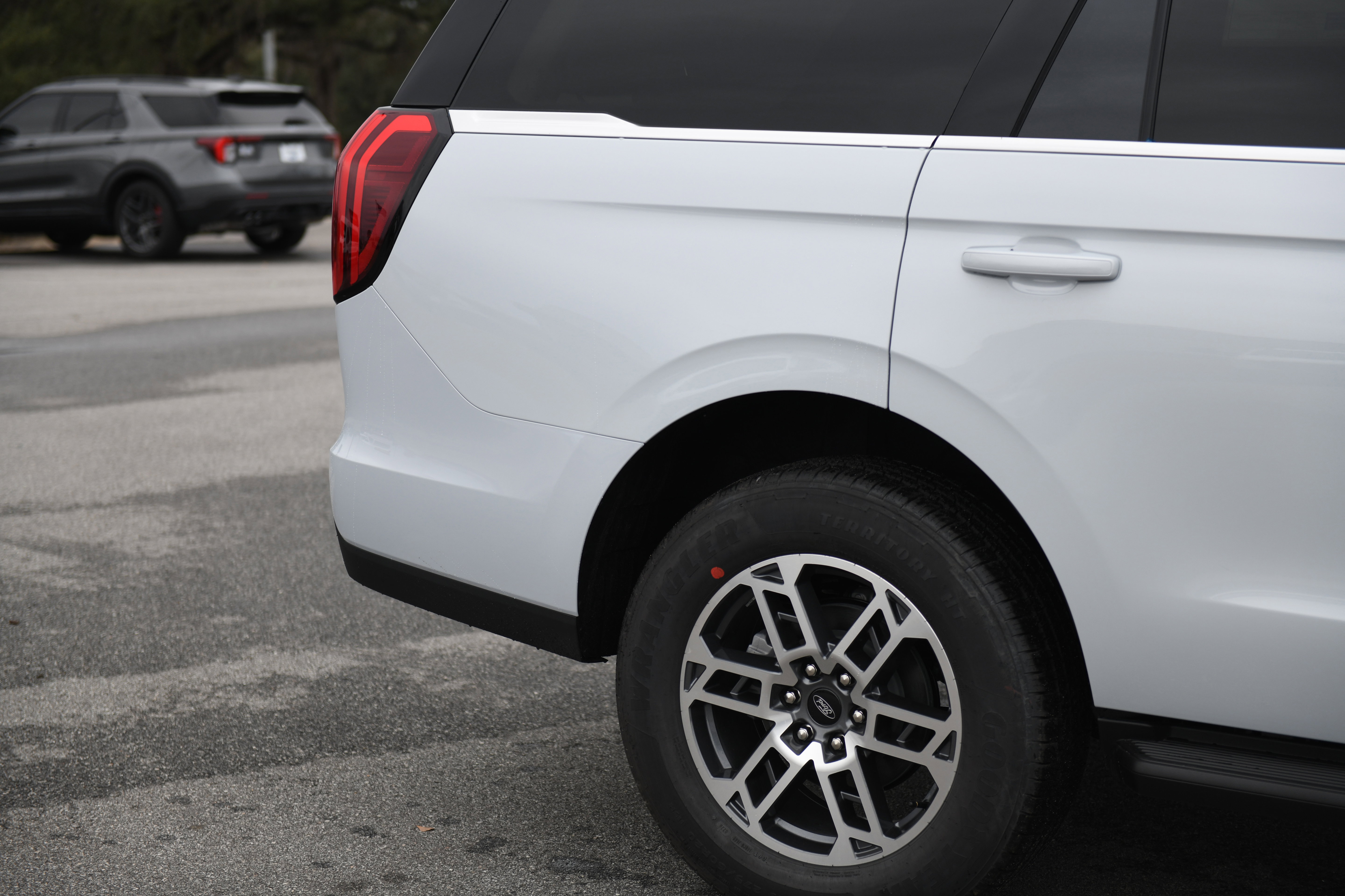 New 2026 Ford Expedition Active RWD image 4