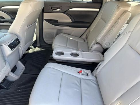 Used 2015 Toyota Highlander XLE FWD image 44