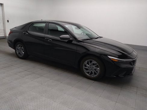 Used 2024 Hyundai Elantra SEL FWD image 11