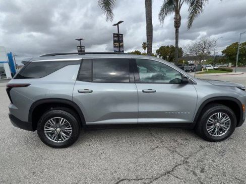 Used 2026 Chevrolet Traverse LT image 9