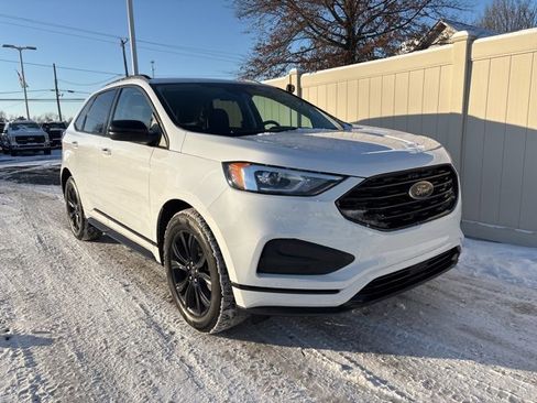 Used 2022 Ford Edge SE w/ Black Appearance Package image 2