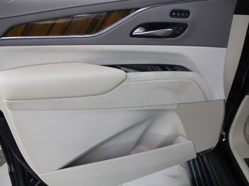 Used 2024 Cadillac Escalade ESV Sport Platinum w/ LPO, ONYX Package image 28