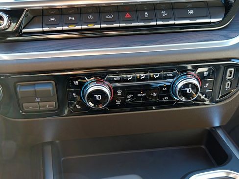 New 2026 GMC Sierra 1500 SLT image 16