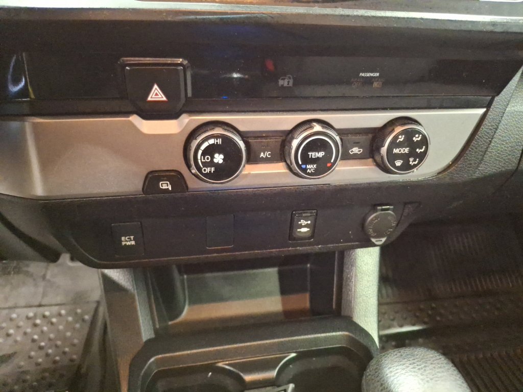 Used 2017 Toyota Tacoma SR RWD image 17