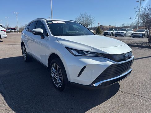 Certified 2024 Toyota Venza XLE image 7